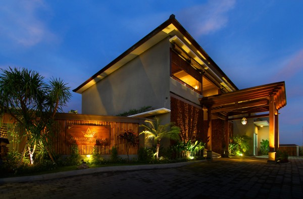 Night view, Front of Maharaja villas